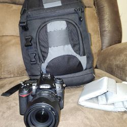 Nikon D7000 W/ Bag