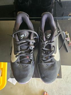 Nike Freak 2 Basketball shoes size 4Y