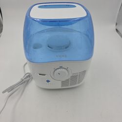 VICKS Filtered Cool Mist Humidifier 24HR Medium Room 1.1 Gal. Capacity VEV400V3