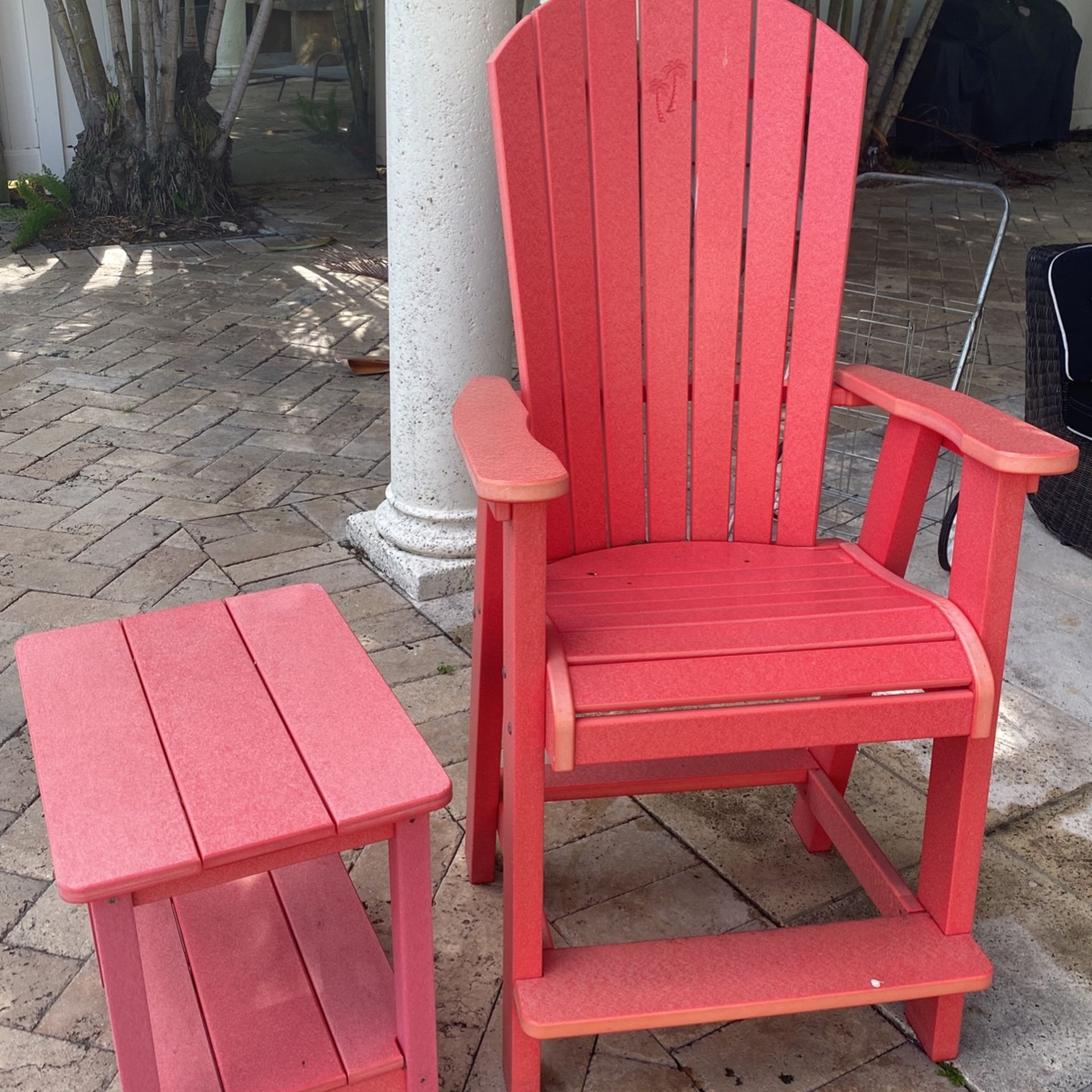 2 Large Patio chairs with side table for Sale in Laud By Sea, FL OfferUp