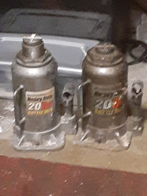 Pittsburgh heavy duty 20 ton bottle jack for Sale in San Antonio, TX