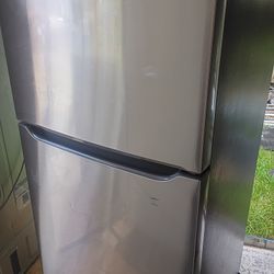 Frigidaire stainless steel refrigerator .
Top and bottom