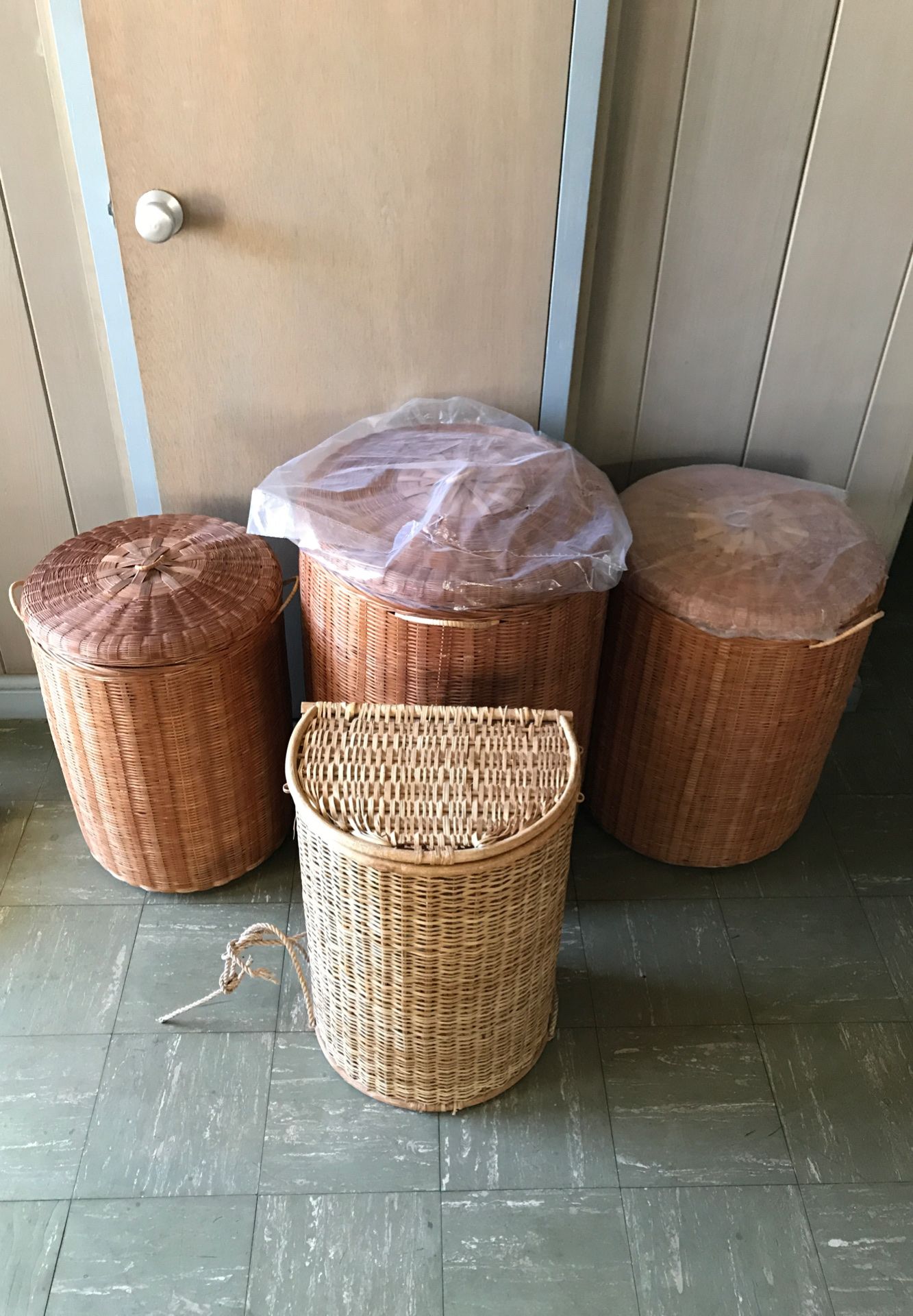 Wicker Basket for Sale! (Very Good-Good Condition)
