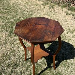 Antique Quartersawn "Tiger Stripe” Oak Octagonal Accent Table - 20th Century