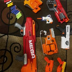 8 Nerf Guns W/19 Soft darts. 