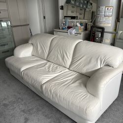 White Leather Couch– Comfortable & Clean –  $200 L (San Diego)