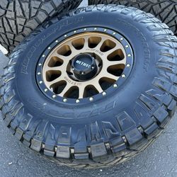18" METHOD MR305 HD Ford F250 F350 Wheels Off-Road Nitto Tires Rims 8x170