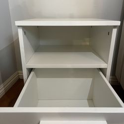 Nightstand/bedside Table