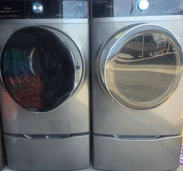 Midea large capacity washer and gas dryer on pedestals