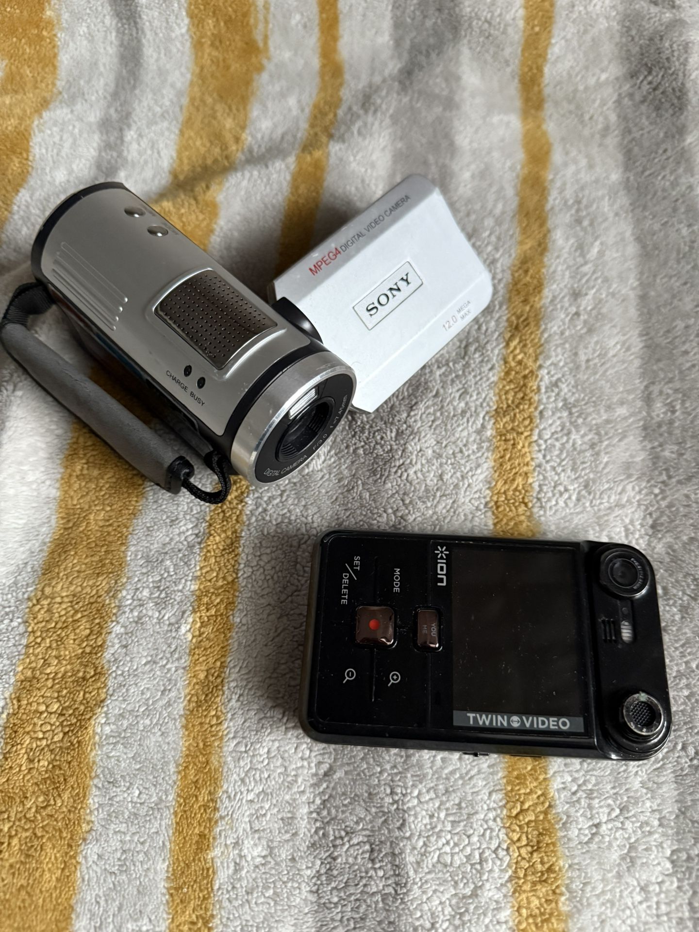 2 Video Cameras As-is