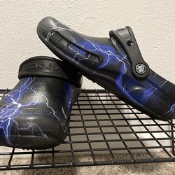 Crocs Bistro Black Lightning Bolt Graphic Slip Resistant Clogs.