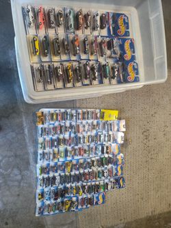 Huge Lot Of New Old Hot Wheels Mostly From 1997 And 1998. 131 Cars