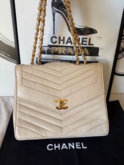 CHANEL Vintage Chevron Leather CC Logo Flap Bag