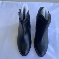 Black Women’s Vionic Ankle Boots Size 8.5 US