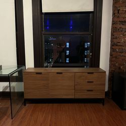 Dresser. Barely Used