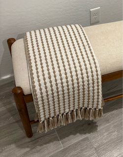 Textured throw blanket