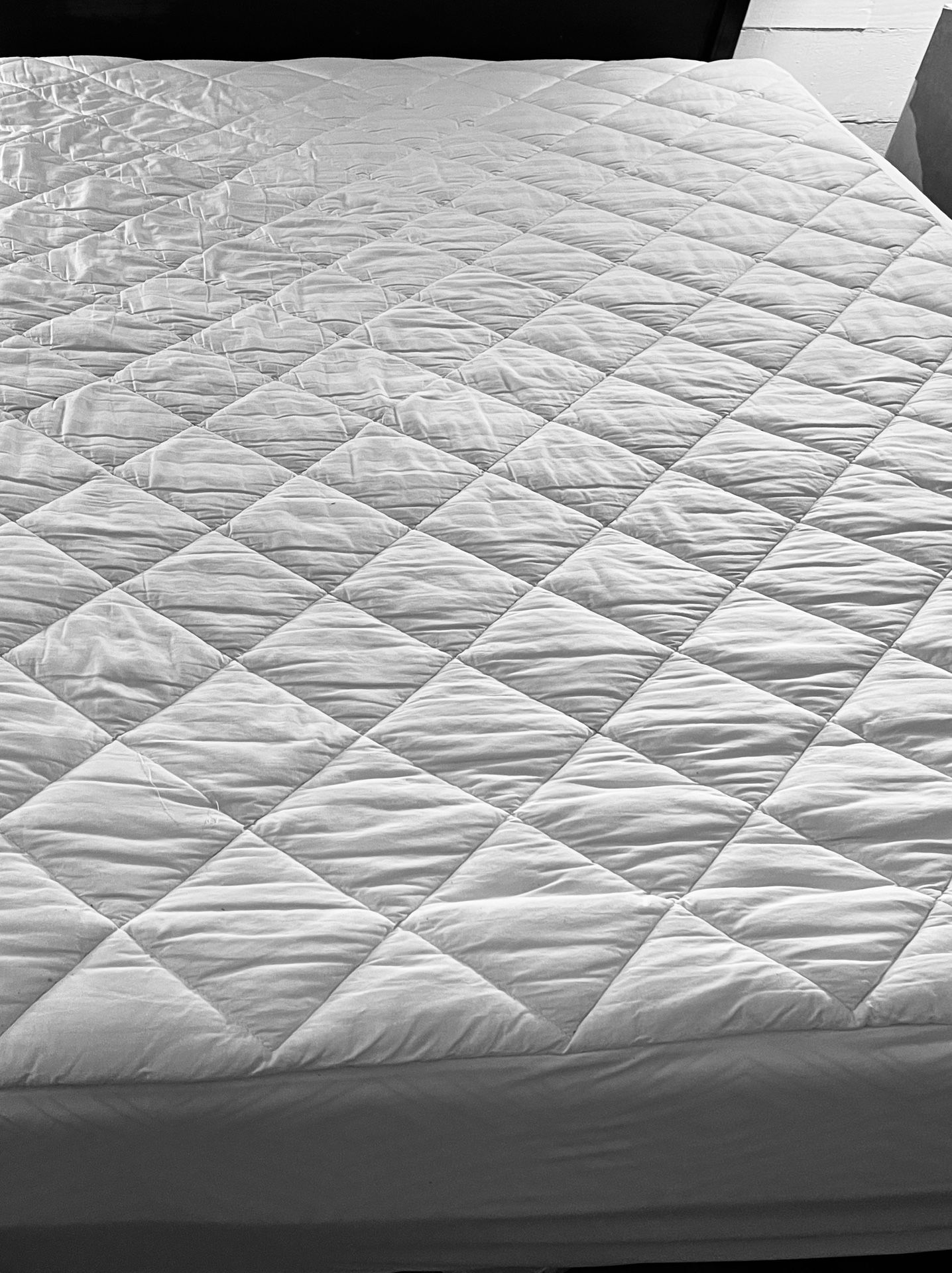 MATTRESS FIRM QUEEN ADJUSTABLE FRAME AND MATTRESS