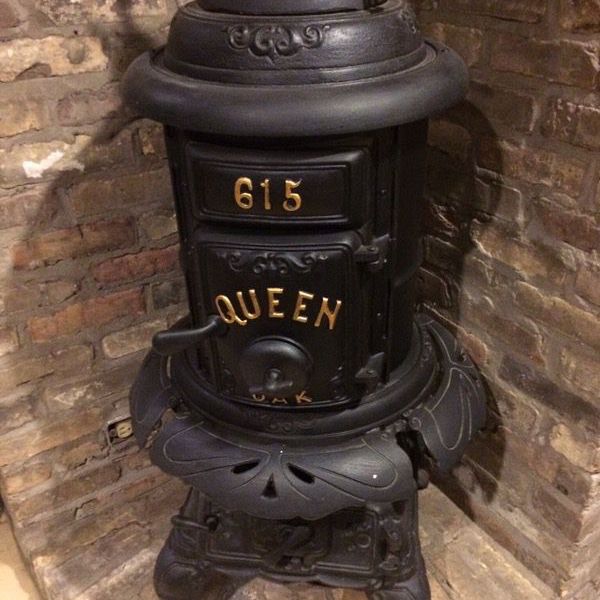 Vintage Queen Miniature Cast Iron Stove With Pots for Sale in Victorville,  CA - OfferUp
