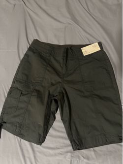 BERMUDA mid rise green shorts