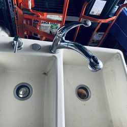 KHOLER DOUBLE BASIN CAST IRON KITCHEN SINK w/ DELTA SPRAY FAUCET $300