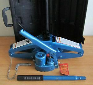 Mack 9305 one ton hydraulic floor jack for Sale in Seville, OH - OfferUp