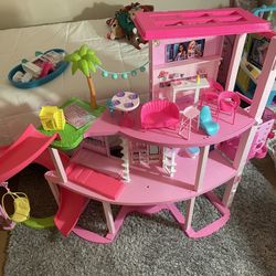 Barbie Dream House *like NEW*