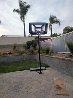 Basketball stand