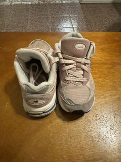 NB 2002R Girls Shoes