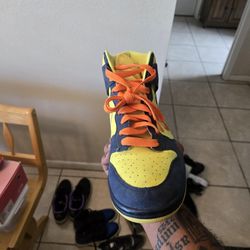 Nike Dunk High
Homer Simpson Men’s Size 9/9.5 Excellent Condition 