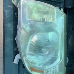 tacoma Driver Side headlight