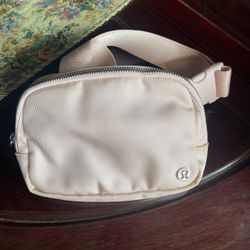 Lululemon Everywhere Belt Bag 1L Pink Crossbody Waist Fanny Pack Women's Unisex