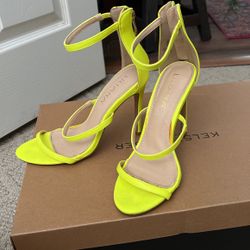 Neón Yellow Sandals Size 8