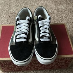 Vans BOYS Size 5/GIRLS 6.5