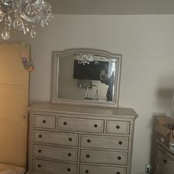 Dresser With Mirror