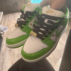 supreme star dunks low tops WORN ONCE AUTHENTIC