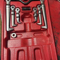 Snap on gear puller set