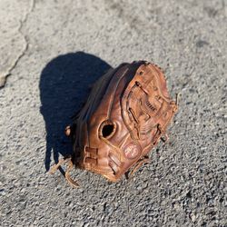 Nokona Ws-1300 Softball Glove 