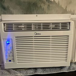 Midea window AC unit Model MAW05R1WWT