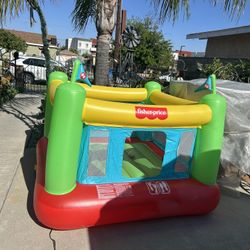 Fisher-Price Saltador para Interiores con Bomba