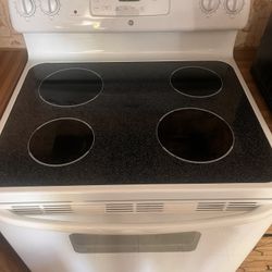 GE Glass Top Electric Stove
