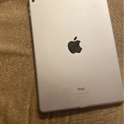 Apple iPad 6th Gen 64GB Space Gray 