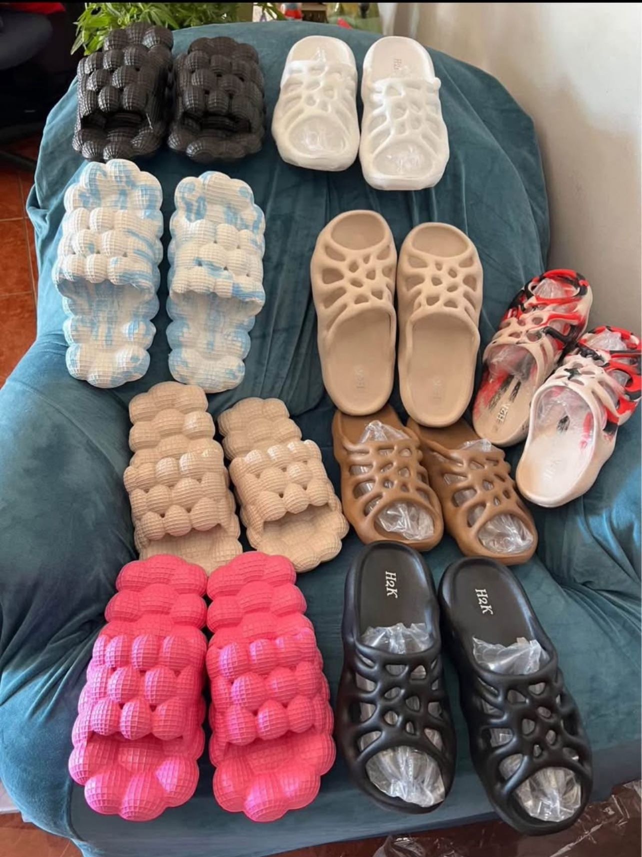 FOAMWALK Women's Bubble Flat Slide Sandals, New in box. Read all the info for size Azusa x post $5 Pair