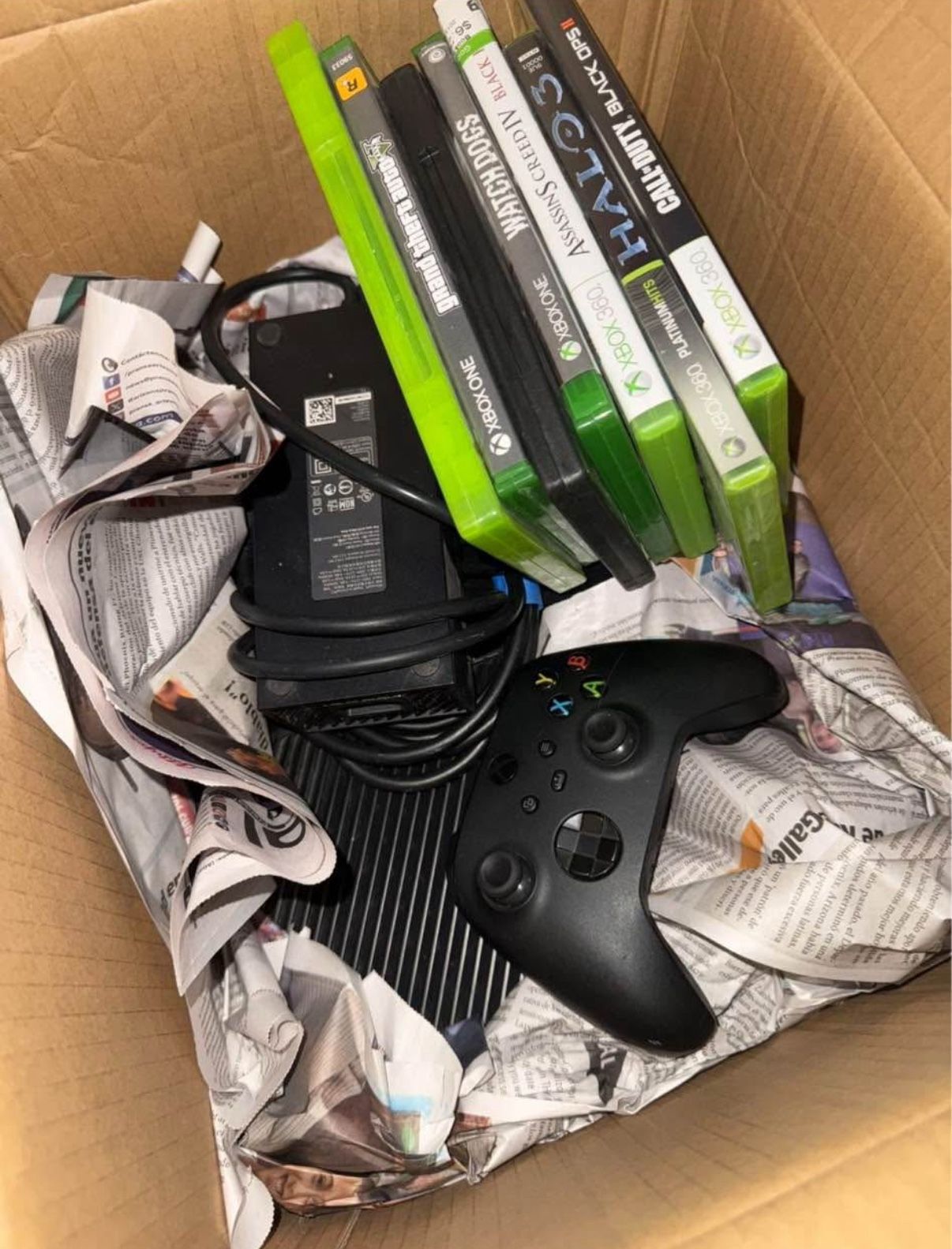 Xbox one, one control and several games. Also a curved Samsung screen. Also i can include the table if you make me a offer for everything.
