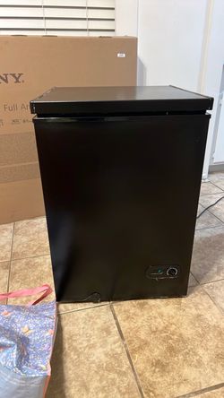 Kismile 3.5 Cu Ft chest Freezer - Works Great