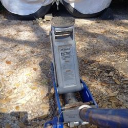 AC Delco 1 1/2 Ton Light Weight Aluminum Jack