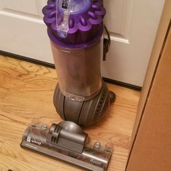NEW cond DYSON ANIMAL BIG BALL VACUUM WITH COMPLETE ATTACHMENTS  , AMAZING POWER SUCTION  , WORKS EXCELLENT  , IN THE BOX 