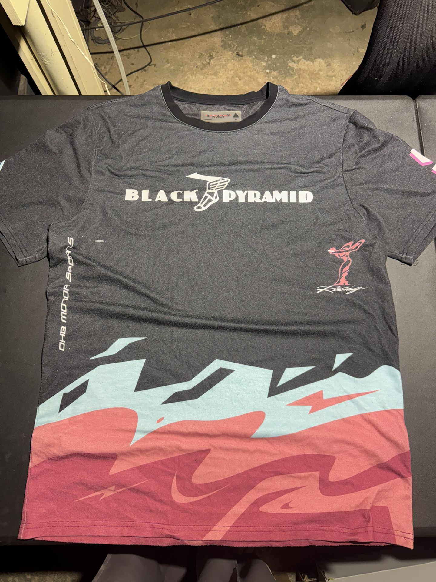 BLACK PYRAMID TEE SHIRT