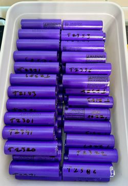 Lot of 10 INR18650 rechargeable lithium-ion 18650 cells.