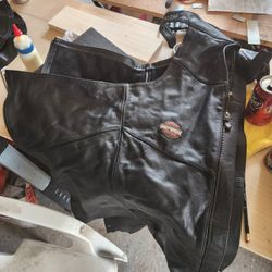New Official Harley Davidson Chaps With Bag