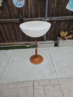 Circular shape Bistrot Table With Lights 